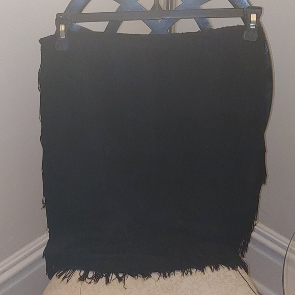 Black Shimmying Fashion Skirt - Picture 3 of 4